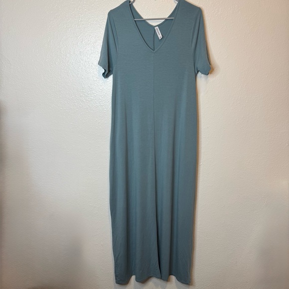 Zenana Long V-Neck T-shirt Dress With Pockets Size Large - Picture 1 of 5